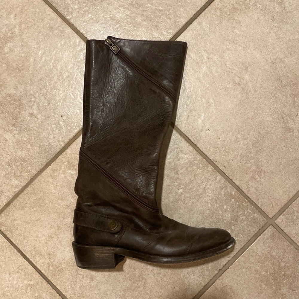Dark brown leather boots. Cool zipper detail that spirals up the boot. Timeless!